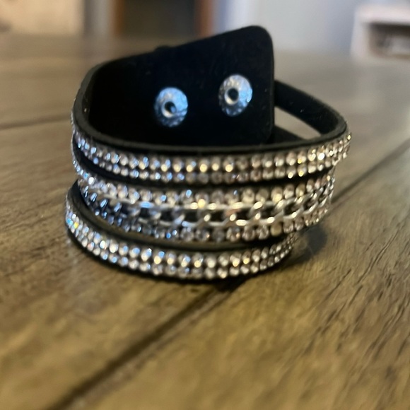 Snap button bracelet. - Picture 1 of 2